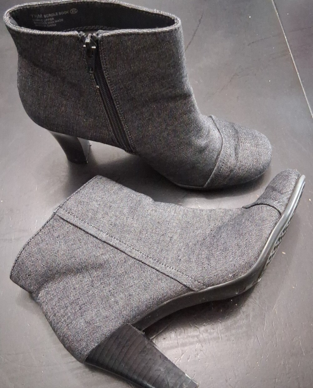 NEW Aerosoles Scrole Book Ankle Boots In Dark Charcoal    Size 7.5